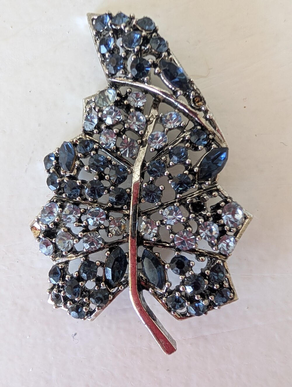 Vintage Weiss Two Tone Blue Crystal Leaf Brooch - Elegant Women's Jewelry